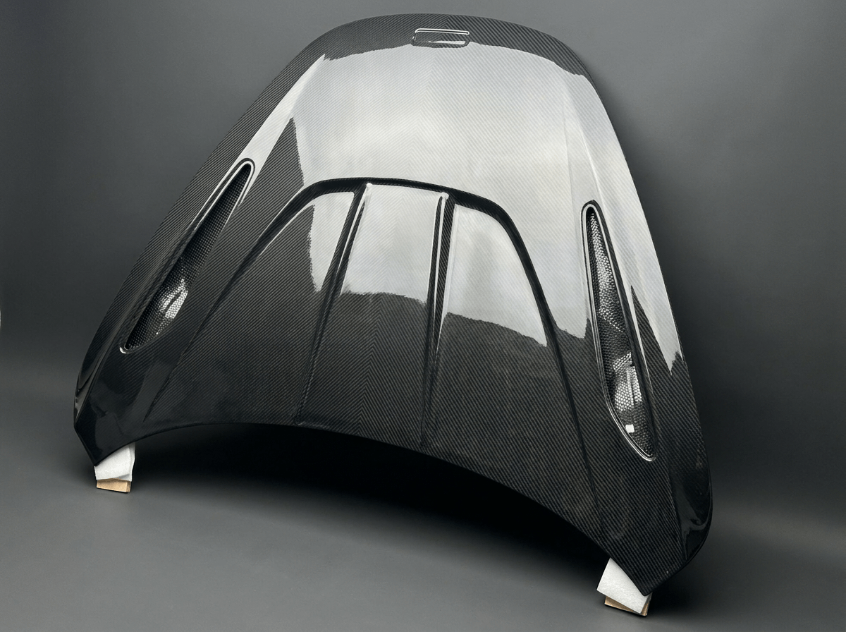 McLaren 750S dry carbon hood component